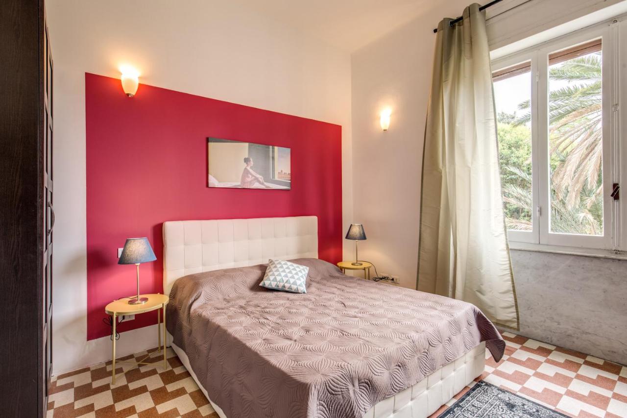 Camera Matrimoniale con Bagno in Comune 