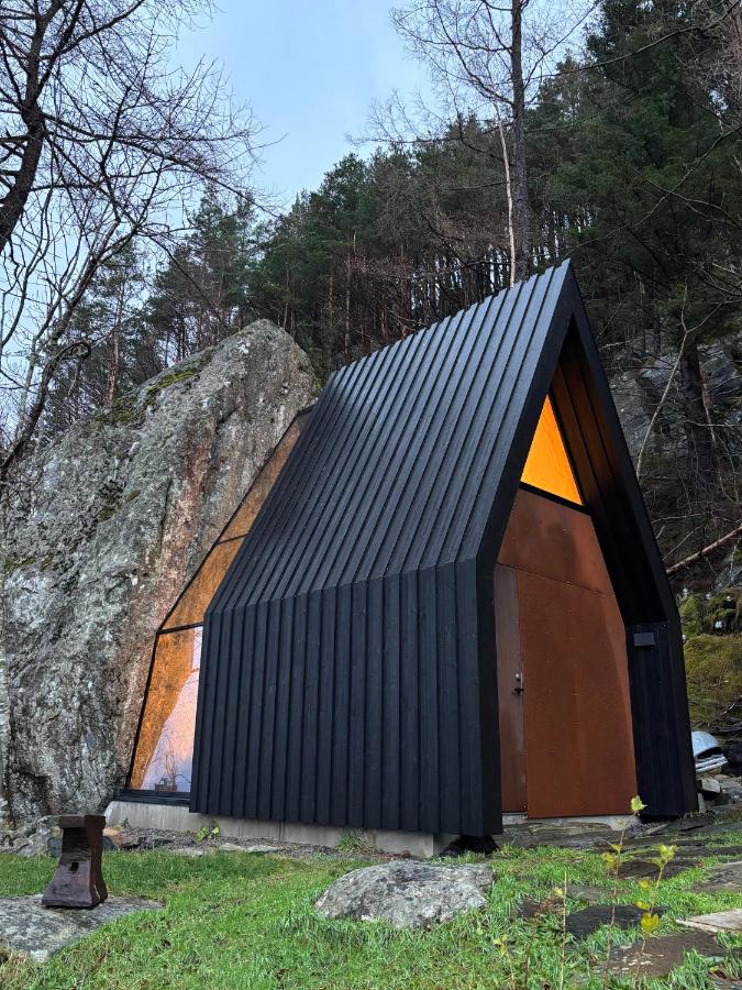 Exclusive vacation retreat by Hornelen - Bed and Breakfast Leirgulen