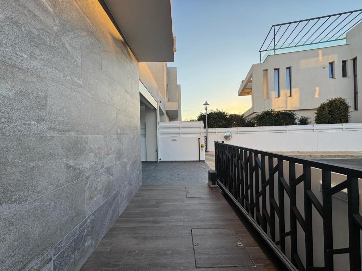 Sunrise Pearl - 2 min walk to Sirena Bay - B&B Paralímni