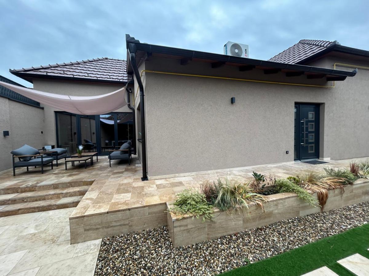 Zsizell Lux Apartman - B&B Kanjiža