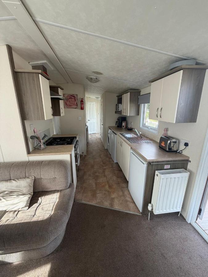 Sunnymede D1 - Hot Tub Caravan - Sleeps 10 - Fantasy Island, Ingoldmells - Meadow Lakes Caravan & Lodge Hire - Ferienwohnung Ingoldmells