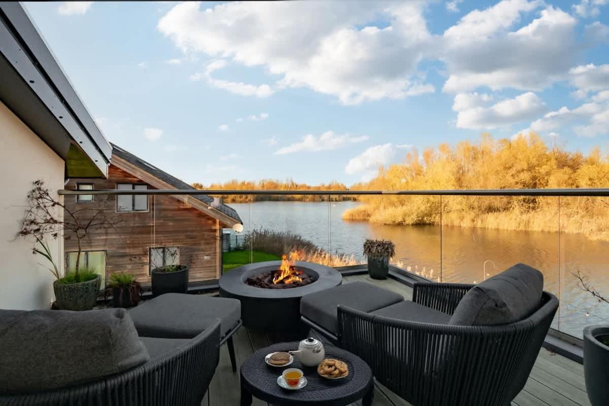Still Waters - Scandinavian Lake Retreat - B&B South Cerney