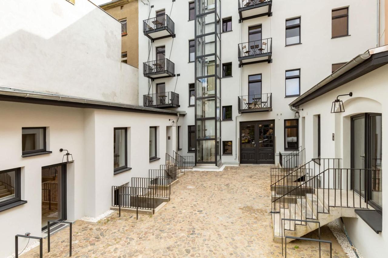 Concrete Loft Duplex -40sqm- near Antonplatz - B&B Berlín