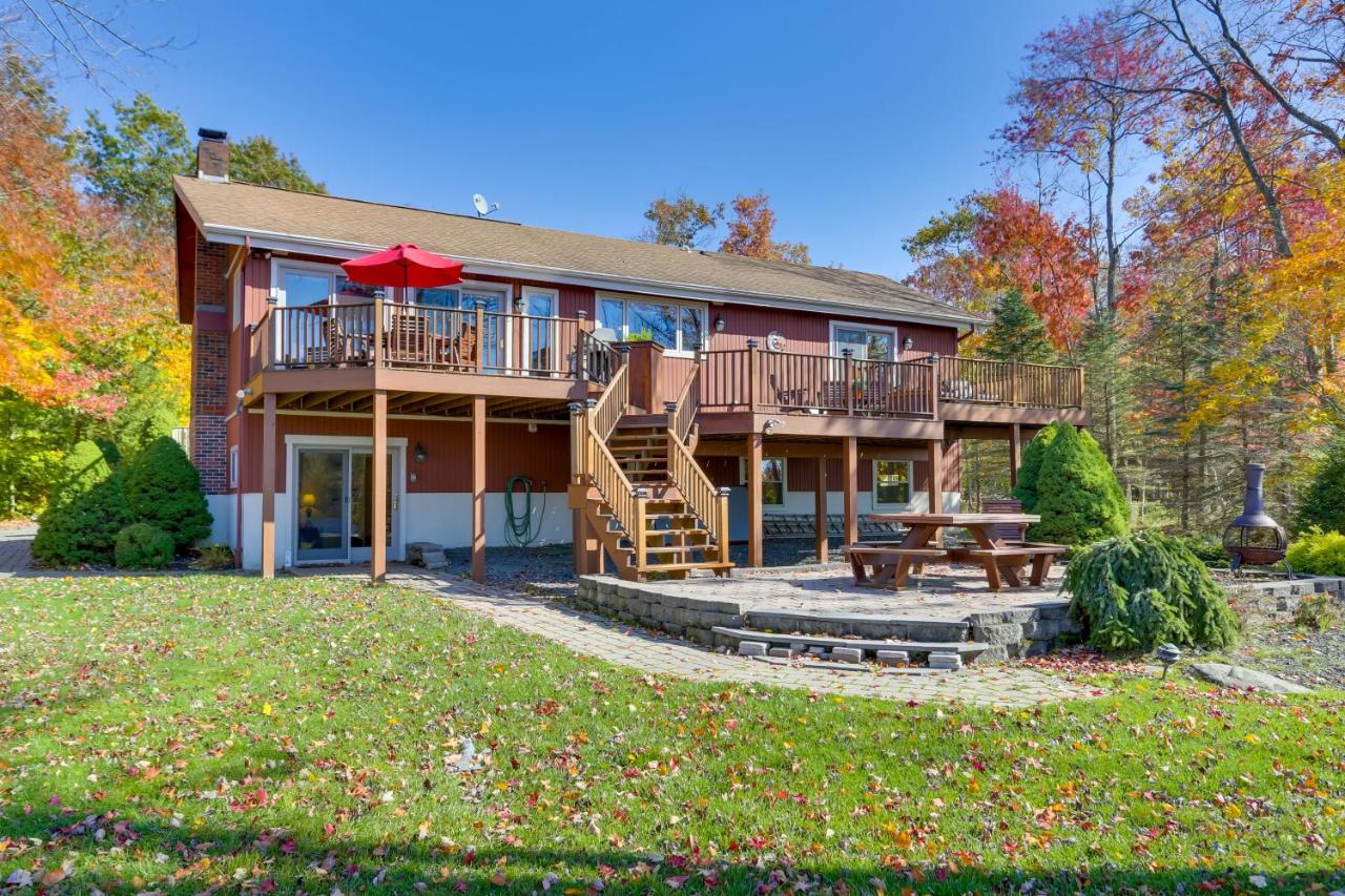 Ski, Swim and Relax Waterfront Haven on Pines Lake! - B&B Pocono Lake
