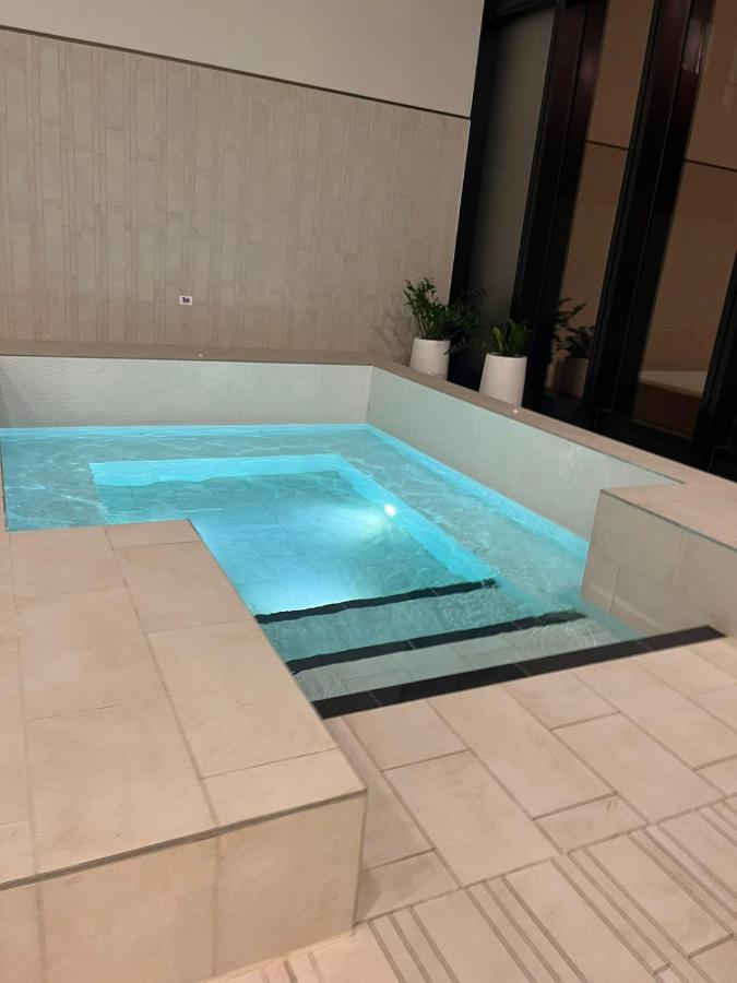 2bedroom city central appletv Homepod pool sauna - Chambres d'hôtes Melbourne