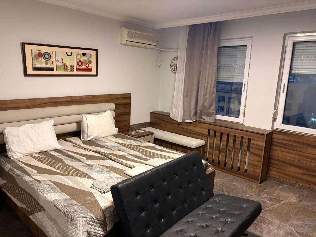 Times Square Studio - Ferienwohnung Skopje