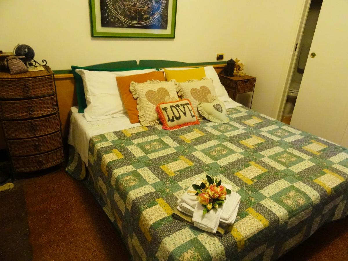 Doppel-/Zweibettzimmer mit Dusche