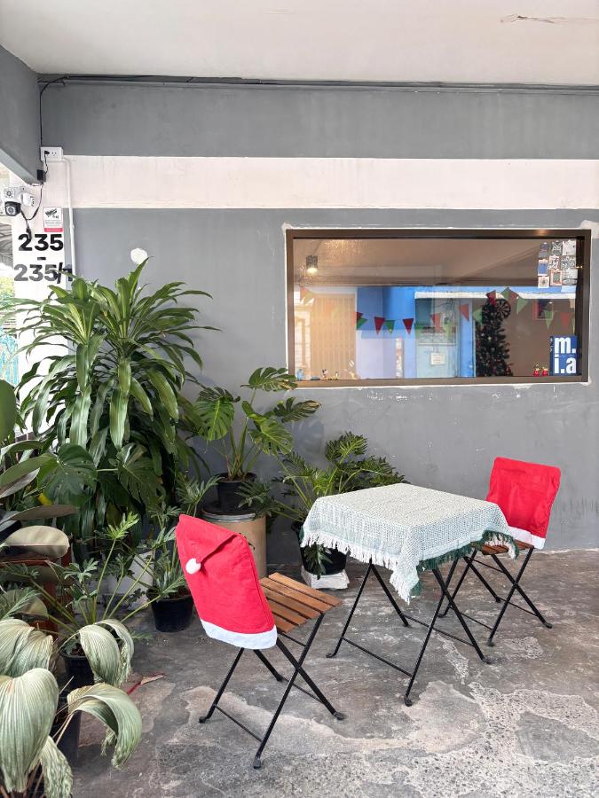 Yolk Room 1 Bangsue - Near MRT - B&B Bangkok