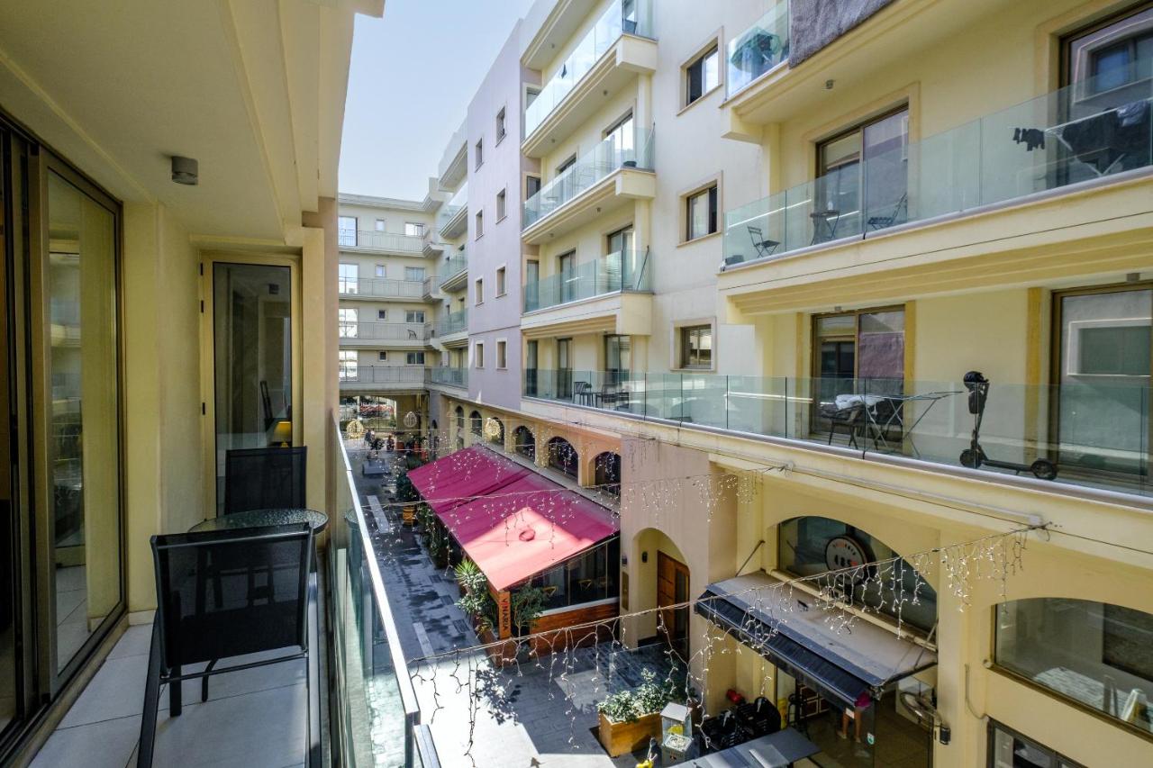 Downtown 2 Bedroom City Flat - B&B Larnaka