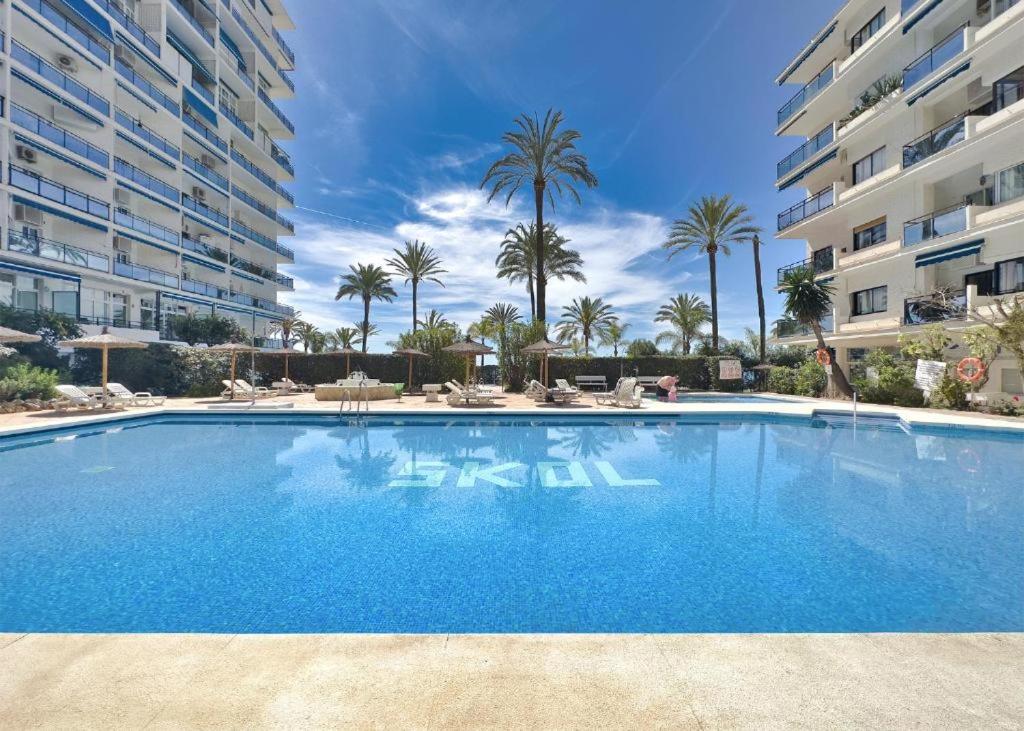 Skol 208A First Line Beach West Facing Duplex - Chambres d’hôtes Marbella