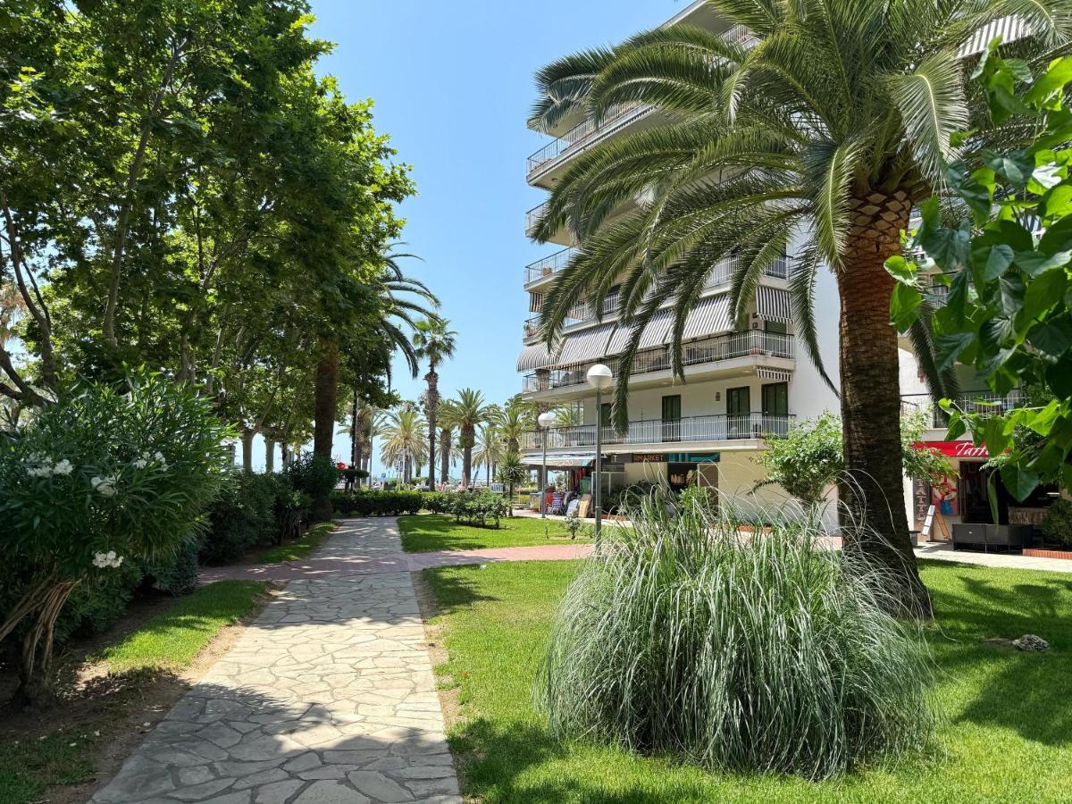 DOMuum Holidays - DELFOS - B&B Salou