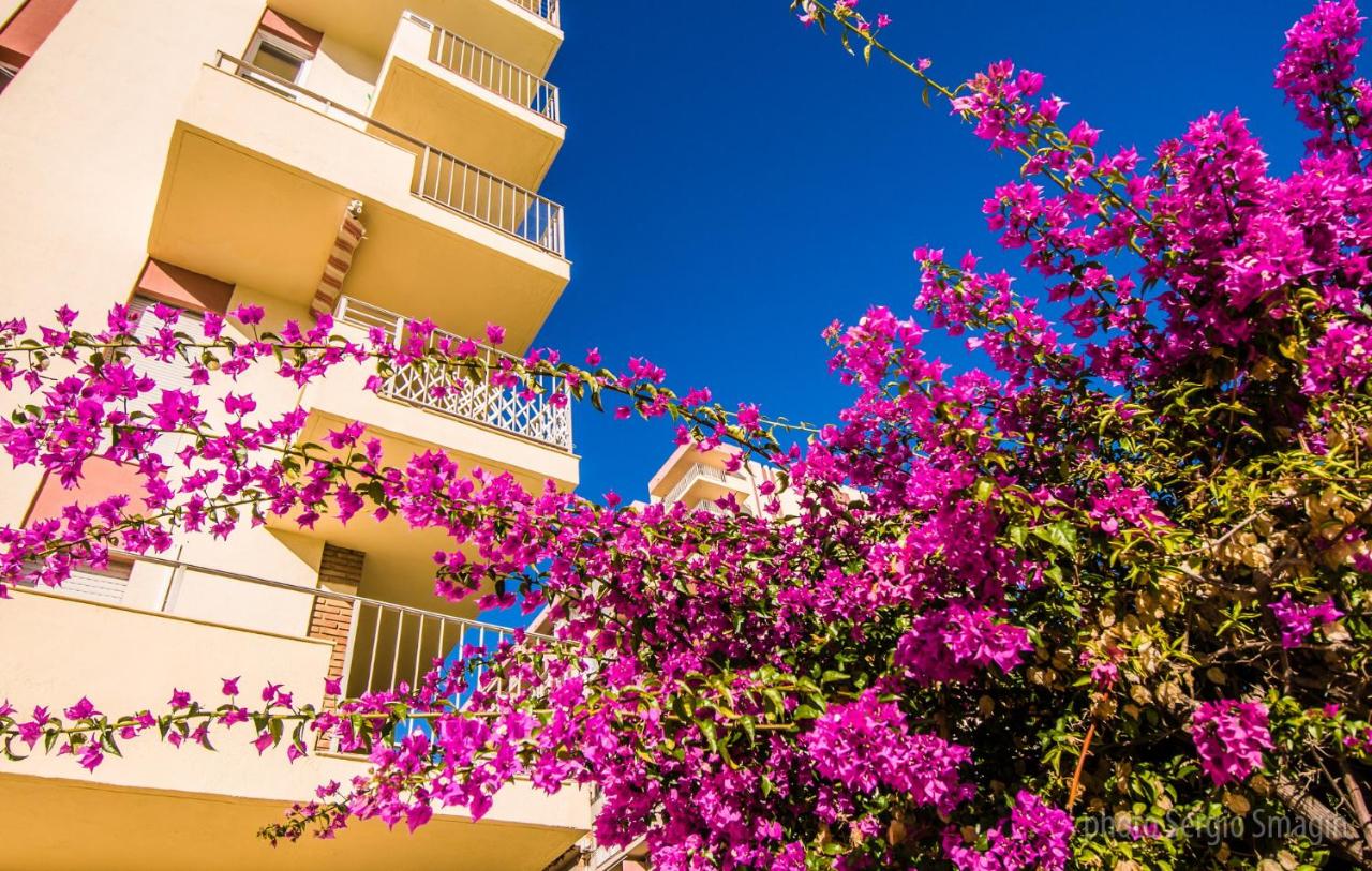 421 Júpiter Apartamento - Vista lateral al mar y a las montañas - Playa a 600 metros - B&B Benalmádena