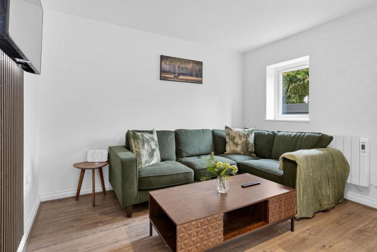 City Centre 2BR Apt with Balcony Access and Free Parking - B&B Cardiff