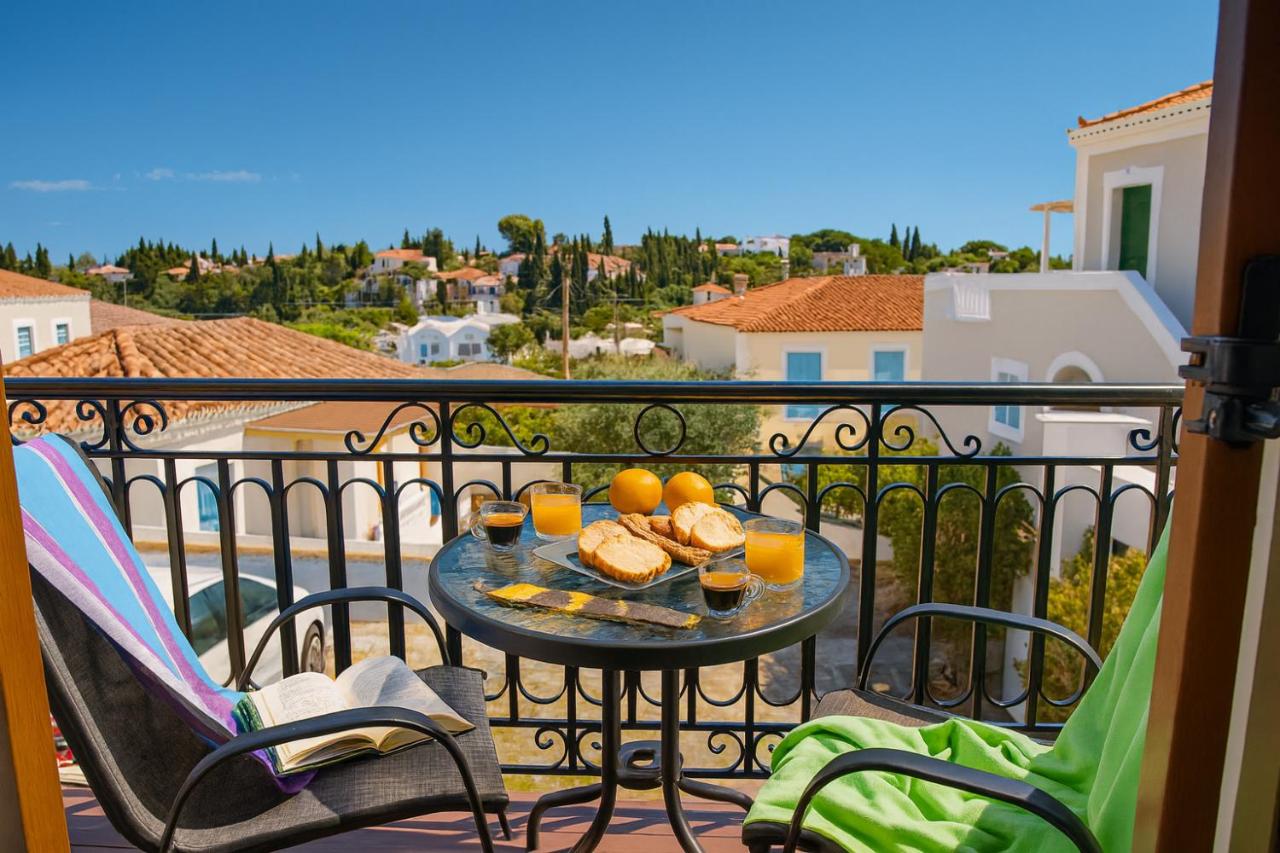 Old Harbour Aroura 2BR Home - B&B Spétses