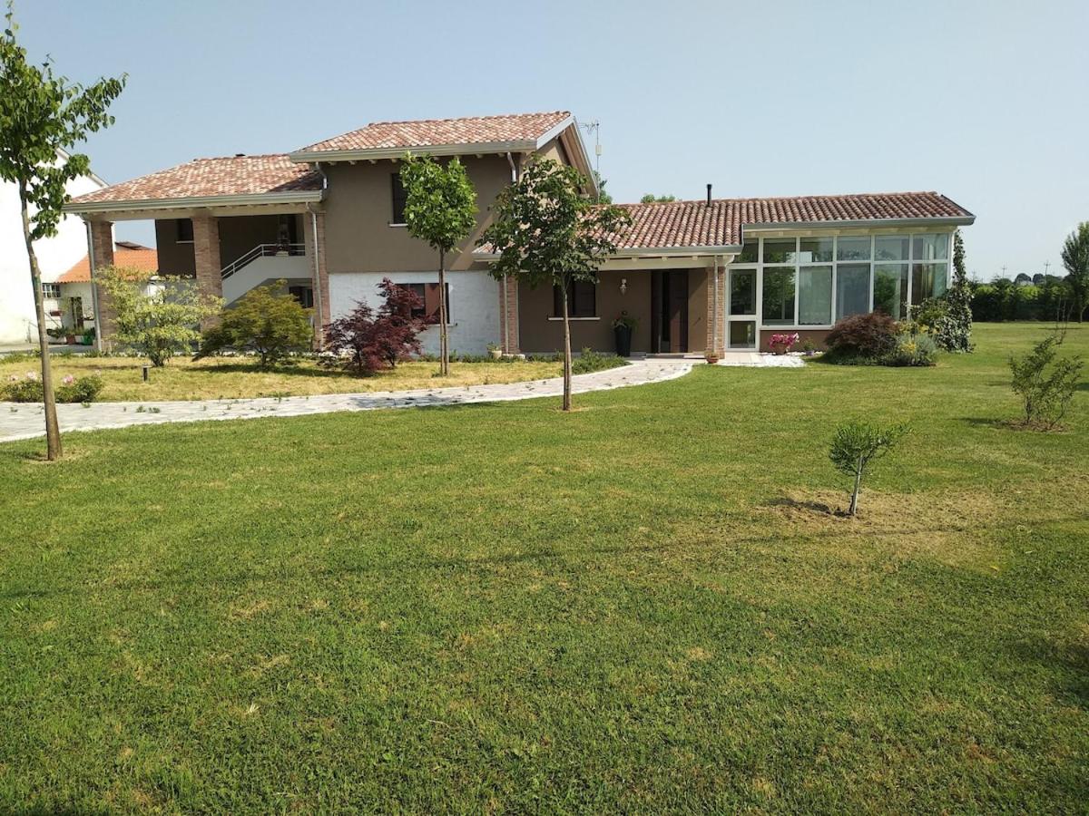 Relax garden villa 1ora da venezia - B&B Correzzola