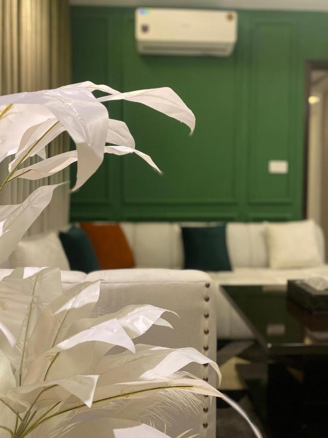 La luna - B&B Lahore