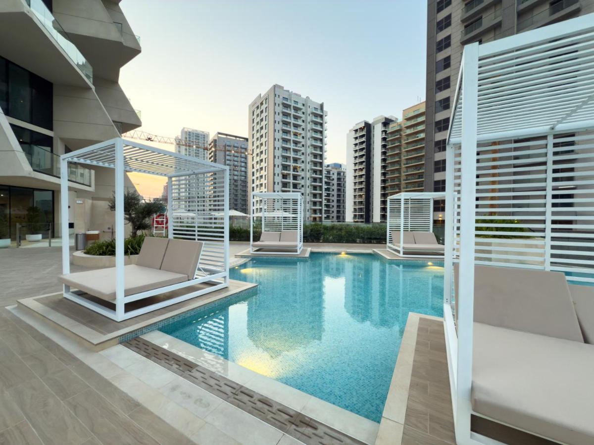 Private Pool - Amazing 1BR Apartment in JVC - Ferienwohnung Dubai