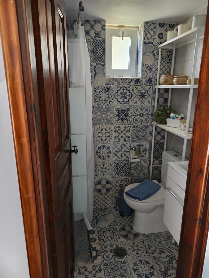 IVISKOS House, Megalo Horio village, Tilos Island - Chambres d’hôtes Megálo Chorió