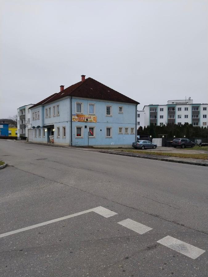 Apartment with 4 Rooms - B&B Golling