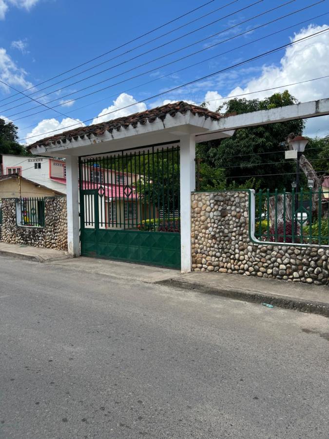 Casa Quinta con Piscina - Condominio El Rincón del Edén - Chambres d'hôtes Melgar