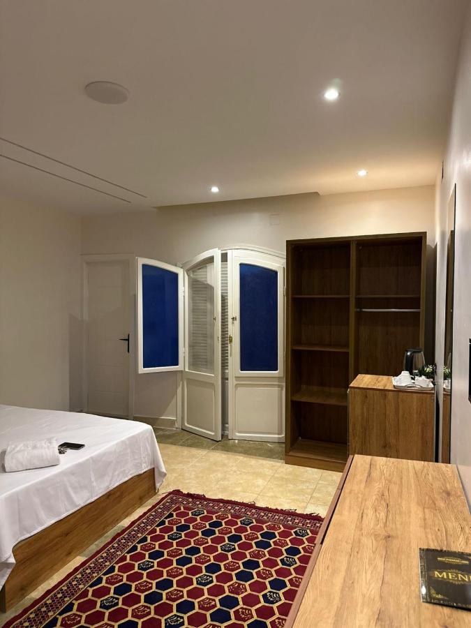 Zweibettzimmer mit Balkon