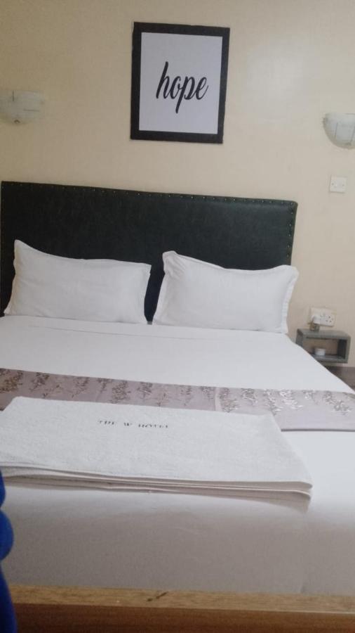 Standard Twin Room with Mountain View