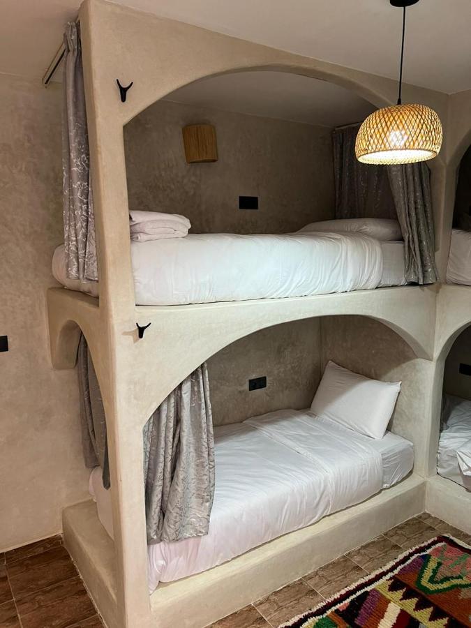 Posto Letto in Dormitorio Misto con 4 Letti