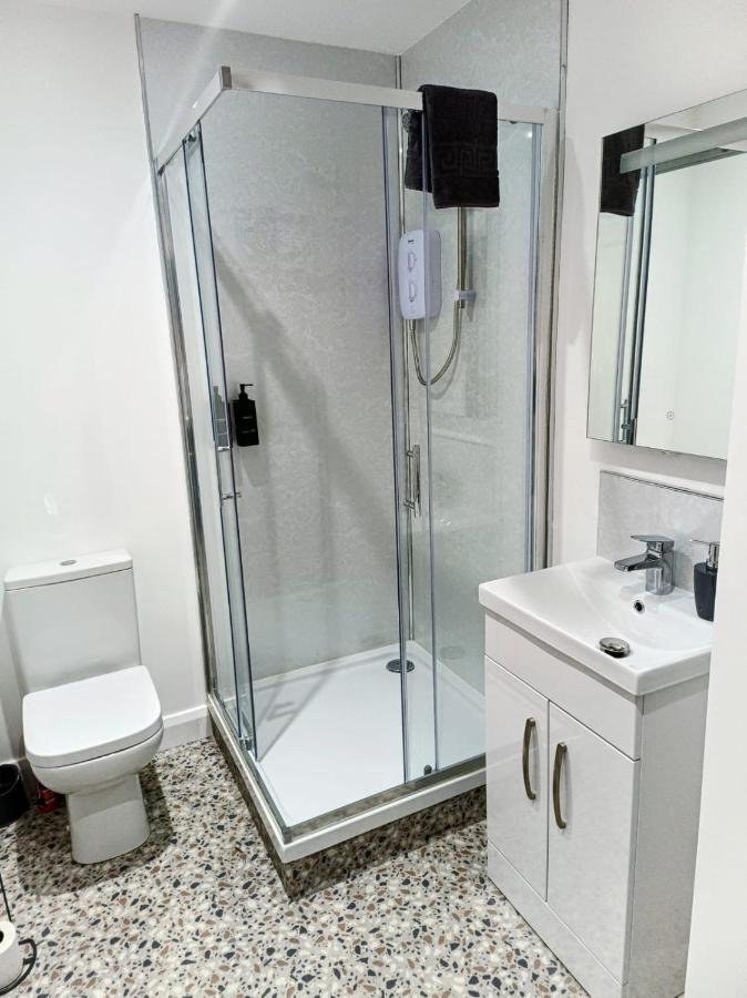 Modern 1 Bedroom Apt 6 near City Centre Parking - Chambres d’hôtes Belfast
