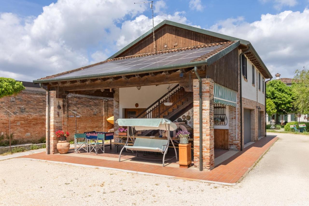 Großes Doppel-/Zweibettzimmer