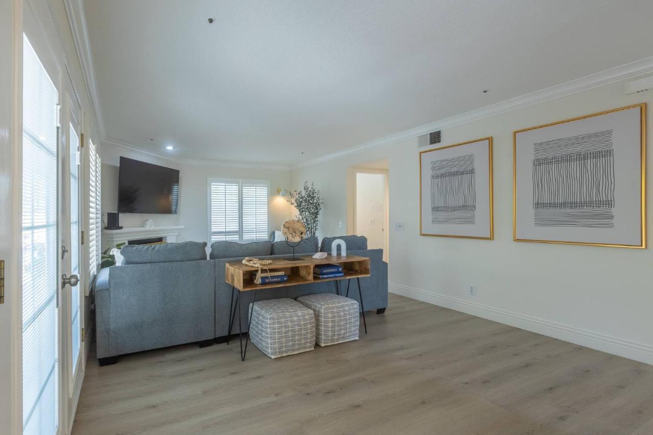 Goode.Homes Hilltop Home w. private pool/spa - B&B Newhall