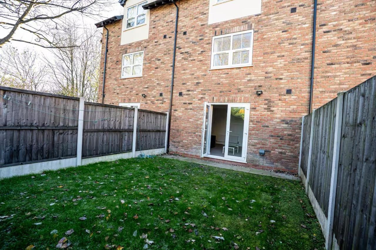 Modern Ensuite Studio with Free Parking - B&B Stoke-on-Trent