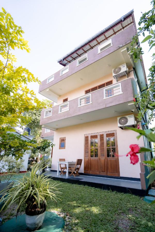 Halcyon Rest - Bed and Breakfast Hikkaduwa