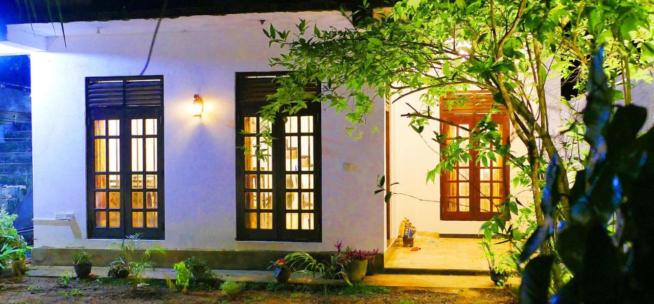 ARIYASIRI villa ahangama - B&B Ahangama