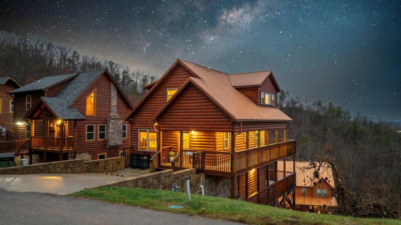 NEW Pine Peaks Mins to Parkway w Amazing Views - B&B Sevierville