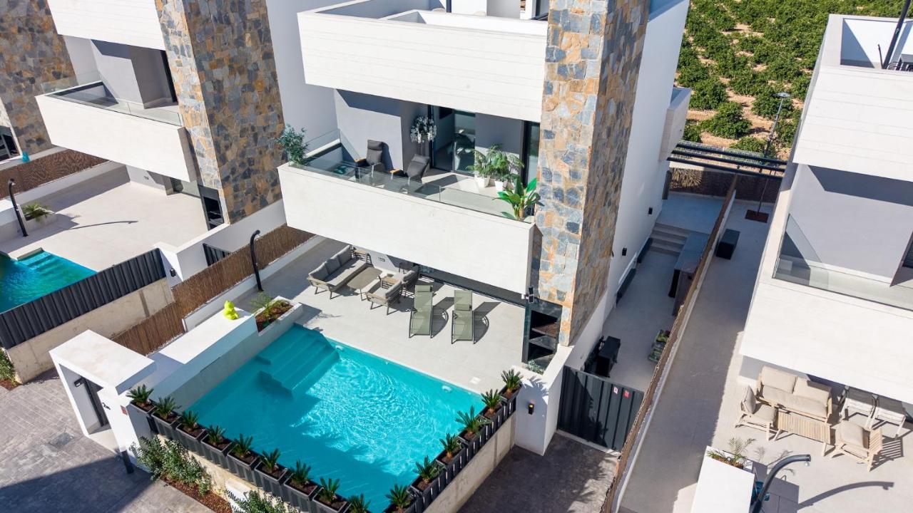 Almendro 40 2v6 Santa Rosalia Resort dolby atmos 4k cinema Biggest pool in the almendro line up ! pool table ! & Much more ! - B&B Torre-Pacheco