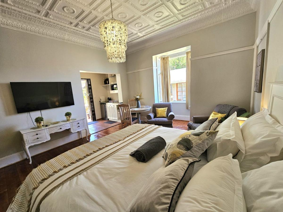 Studio Apartment with King Bed