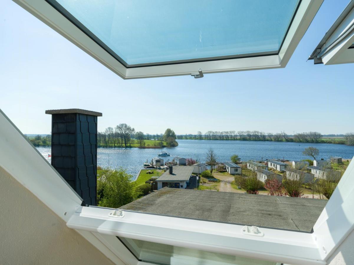 Attic Apartment Forelle With Panoramic River Views - B&B Süderstapel