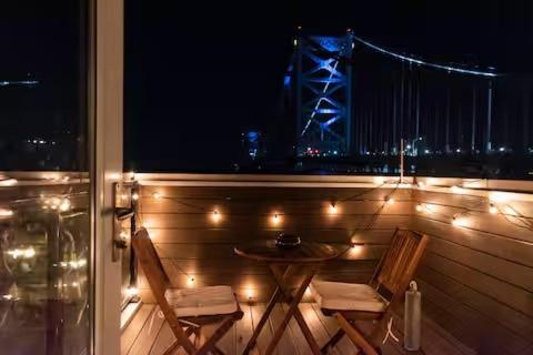Stay Like A Boss- Penthouse-Views- Convention Center- Free Parking - Bed and Breakfast Philadelphia