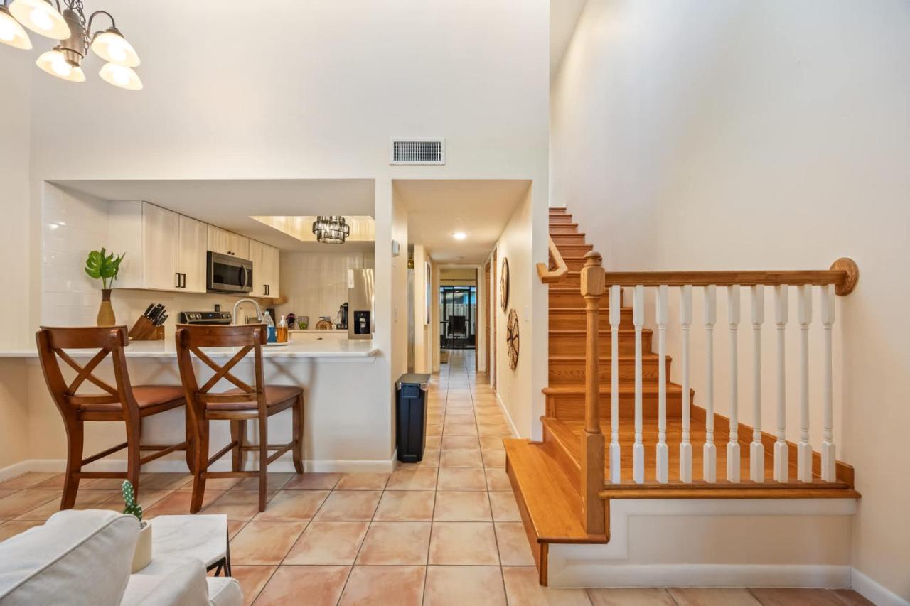 Beach Townhome Steps from Downtown Cocoa Beach - B&B Cocoa Beach