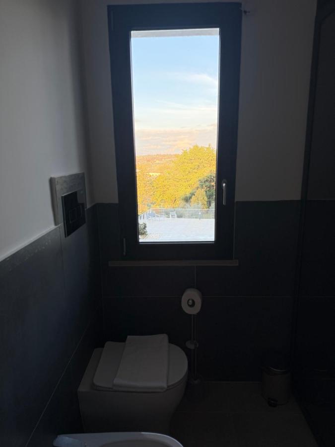 Camera Matrimoniale con Vista Giardino