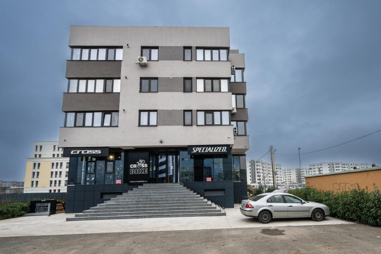 Rooftop Palette Retreat - Luxury 2BR with Patio - B&B Voluntari