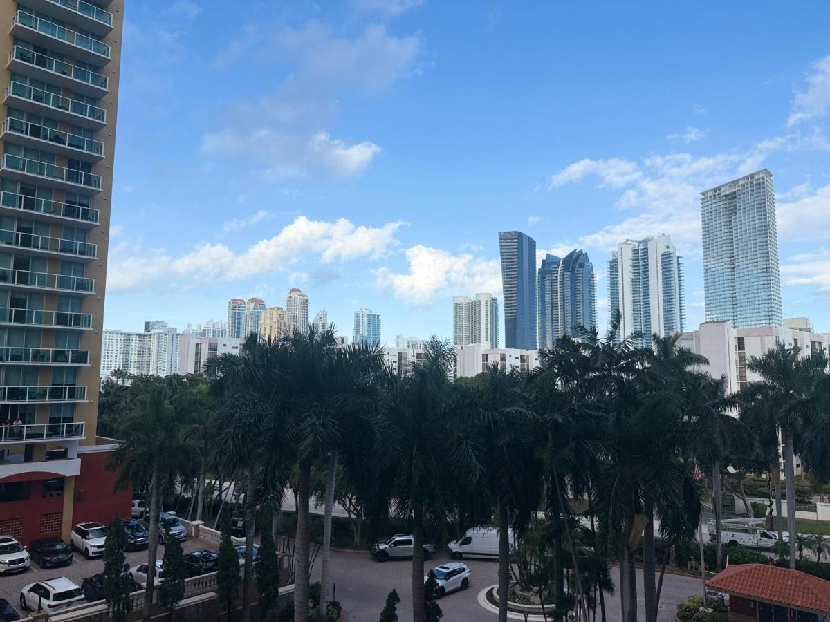 Intracoastal Yatch Club - B&B Sunny Isles Beach