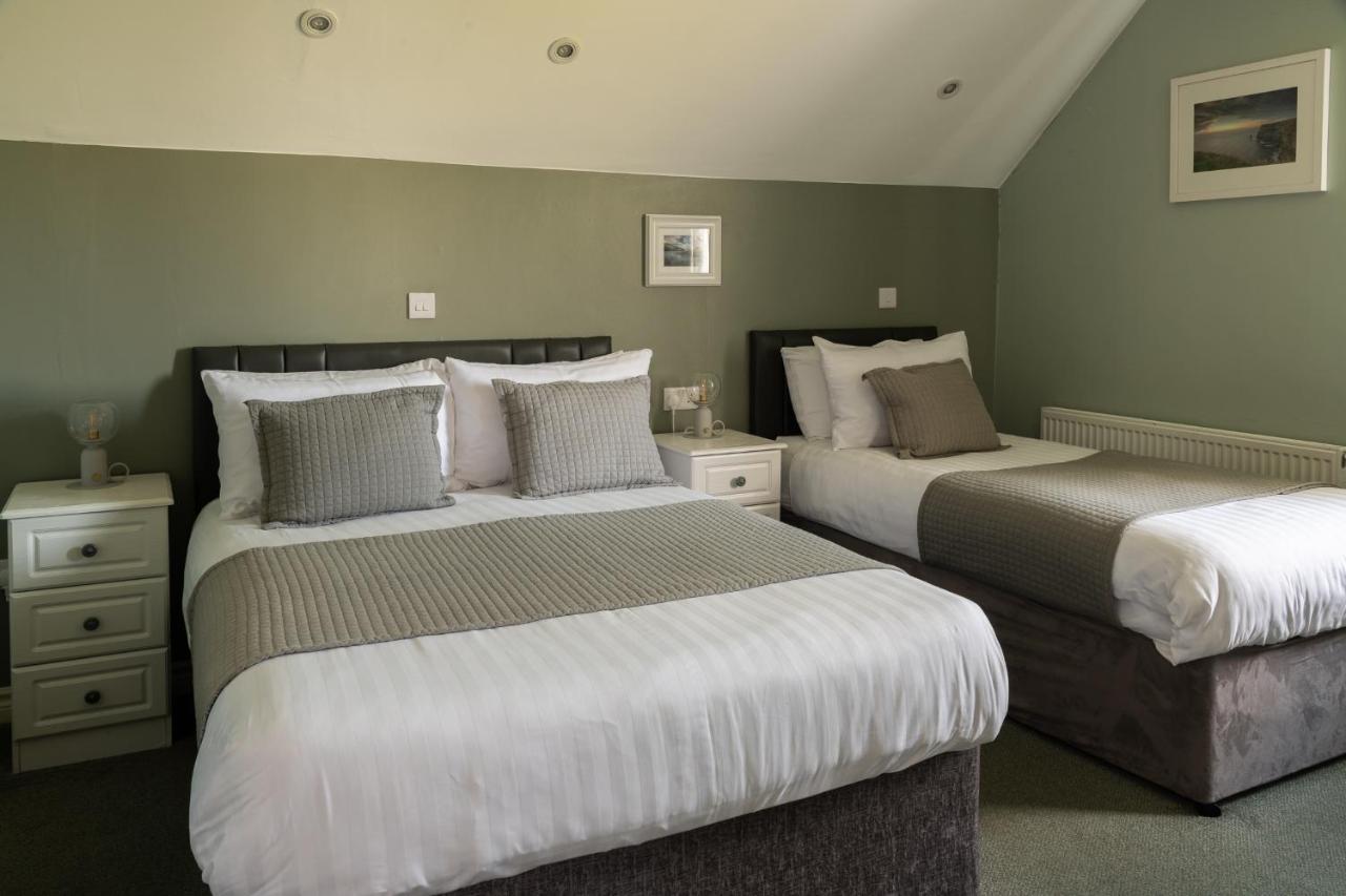 Double or Twin Room with Bathroom