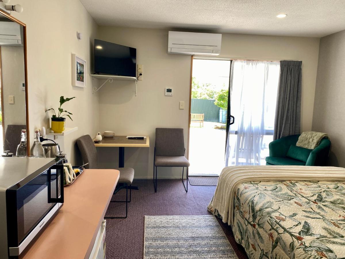 Studio met Queensize Bed