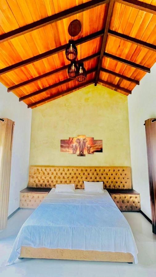 Camera Matrimoniale con Vista Piscina