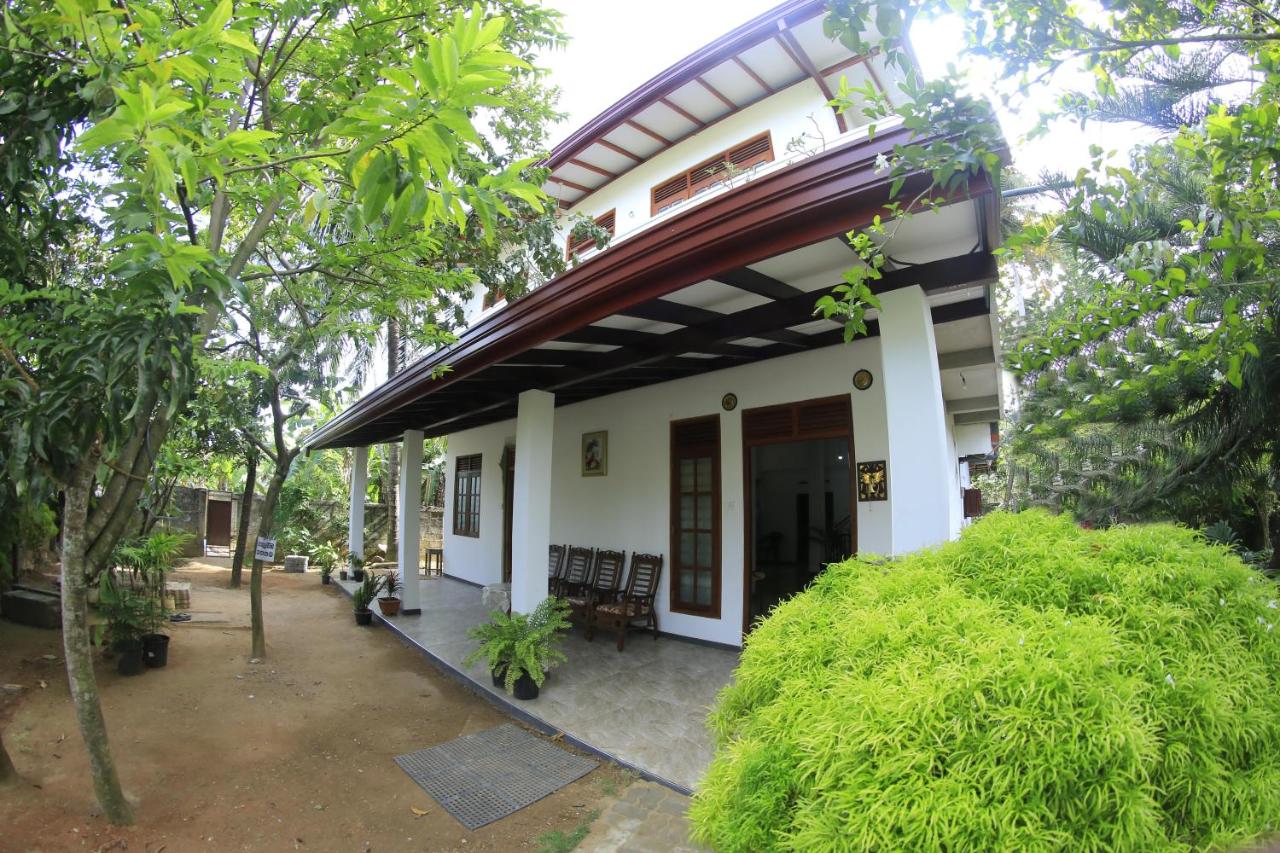 Grindlays Villa - Bed and Breakfast Weligama