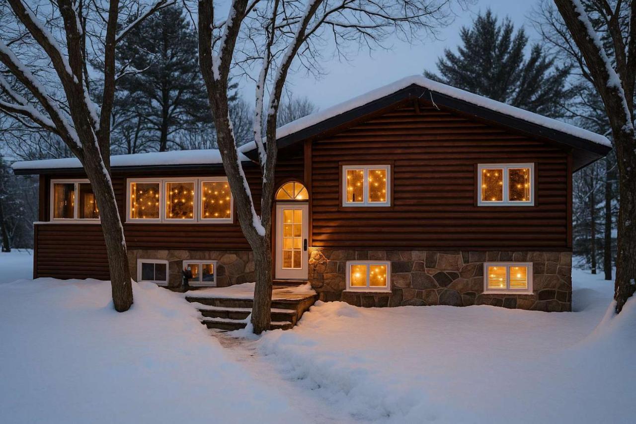 6 Bedroom Lakefront Main House in Sand Bay - B&B Dillon