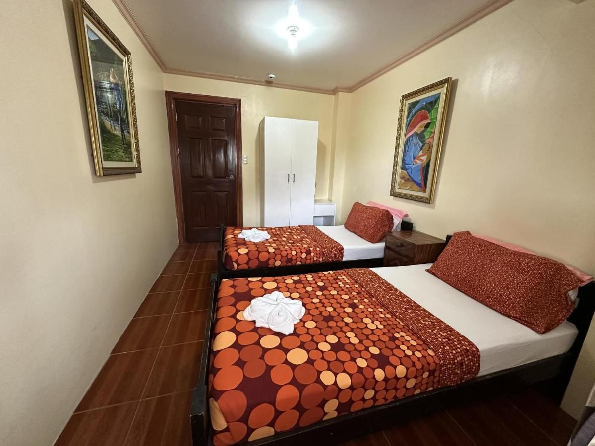 Tweepersoonskamer met 2 Aparte Bedden en Eigen Externe Badkamer