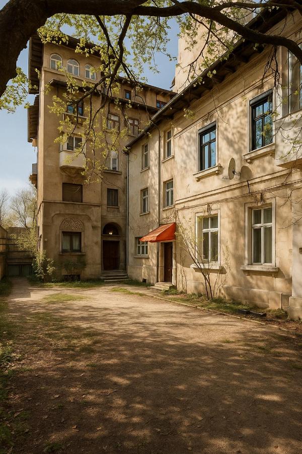 Qult - Casa Morati - Bed and Breakfast Boekarest