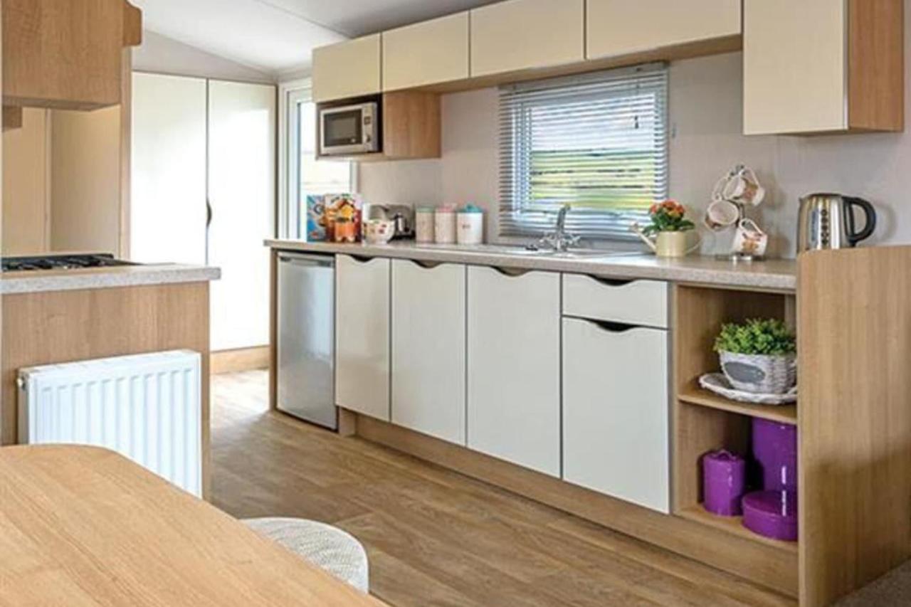 Seafront Caravan - Golden Sands - 6 Berth - Bed and Breakfast Rhyl